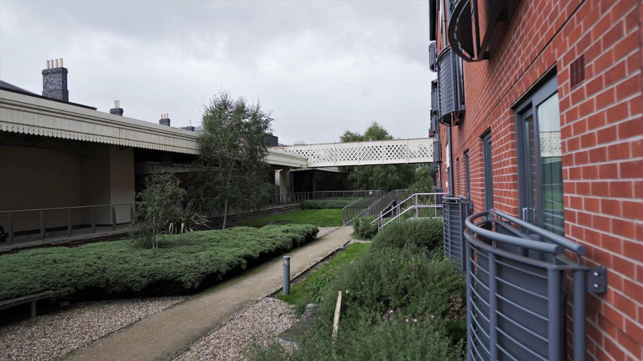 Broad Gauge Apartment *