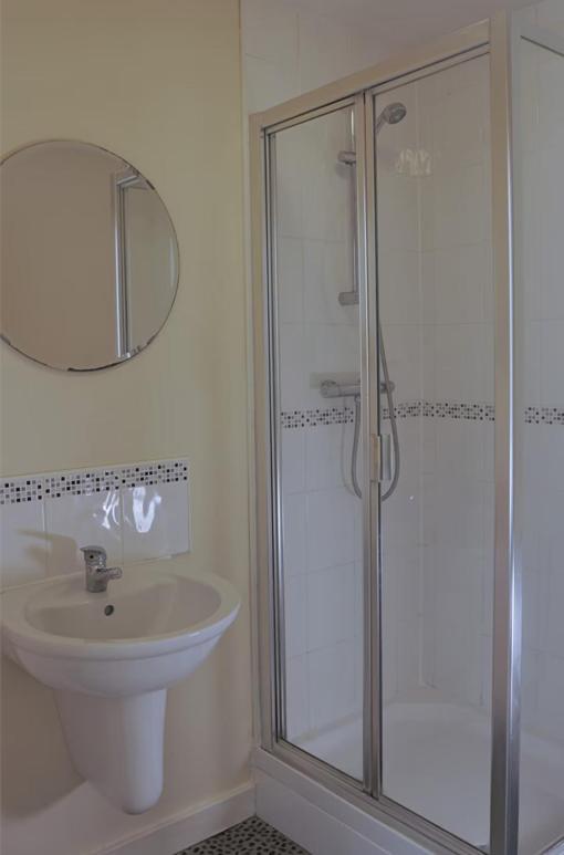 Broad Gauge Apartment *