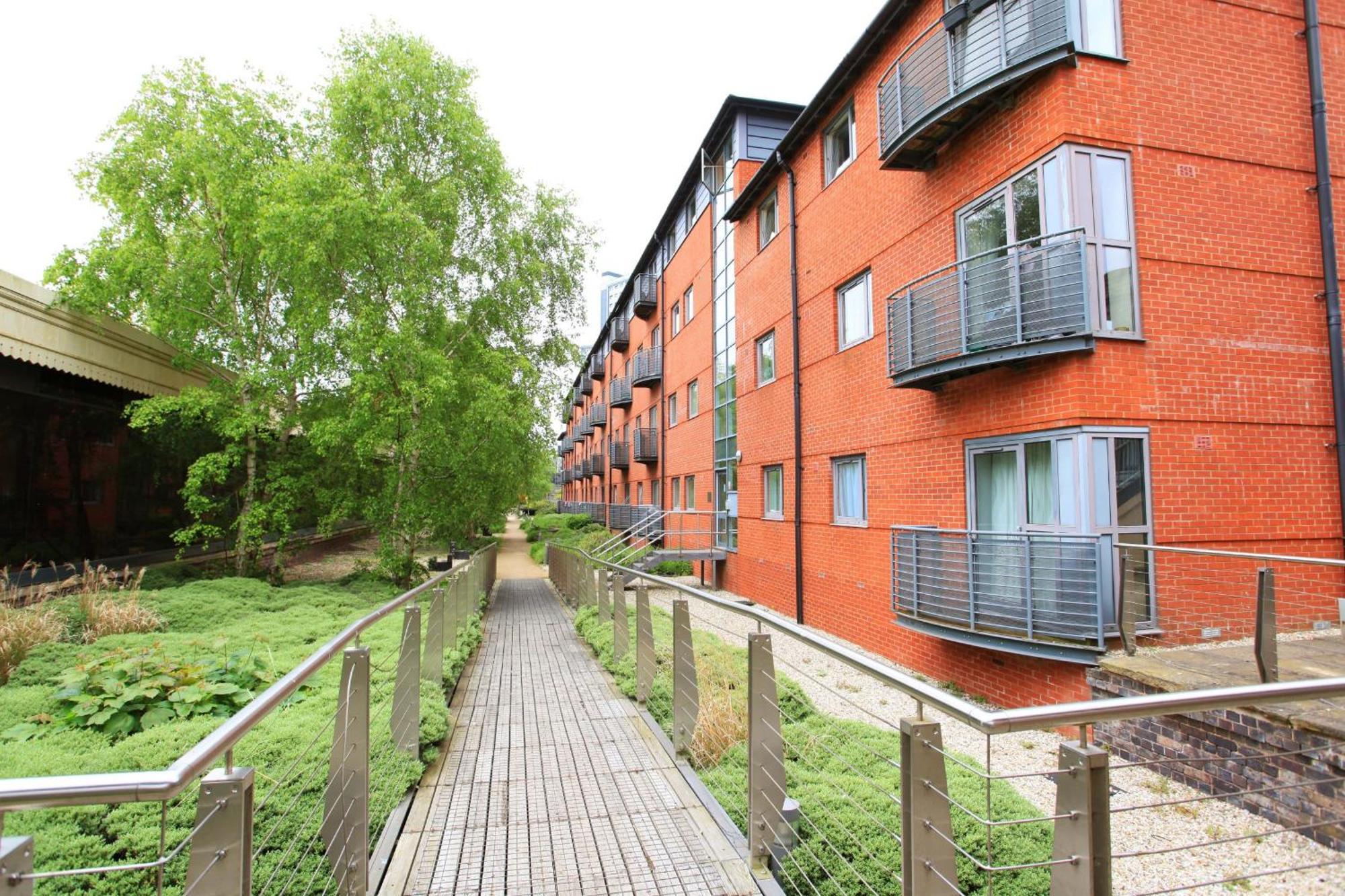 Apartment Broad Gauge *